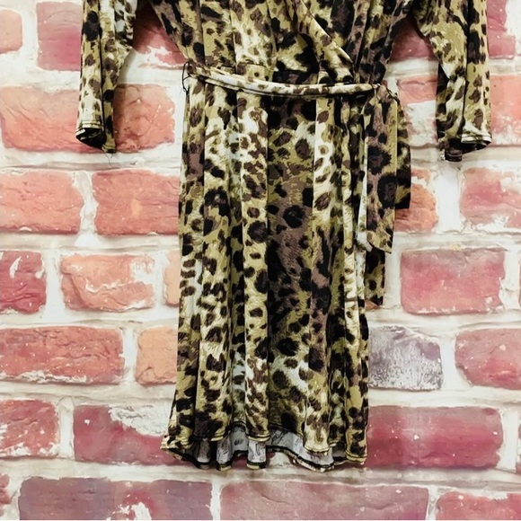 Animal print midi collared long sleeve wrap dress - Picture 4 of 5